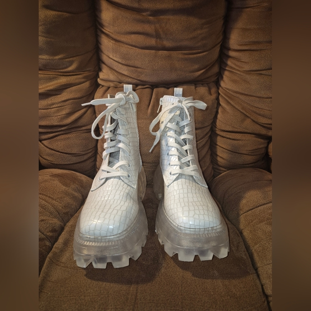 ☀️🌧 katy perry white combat boots